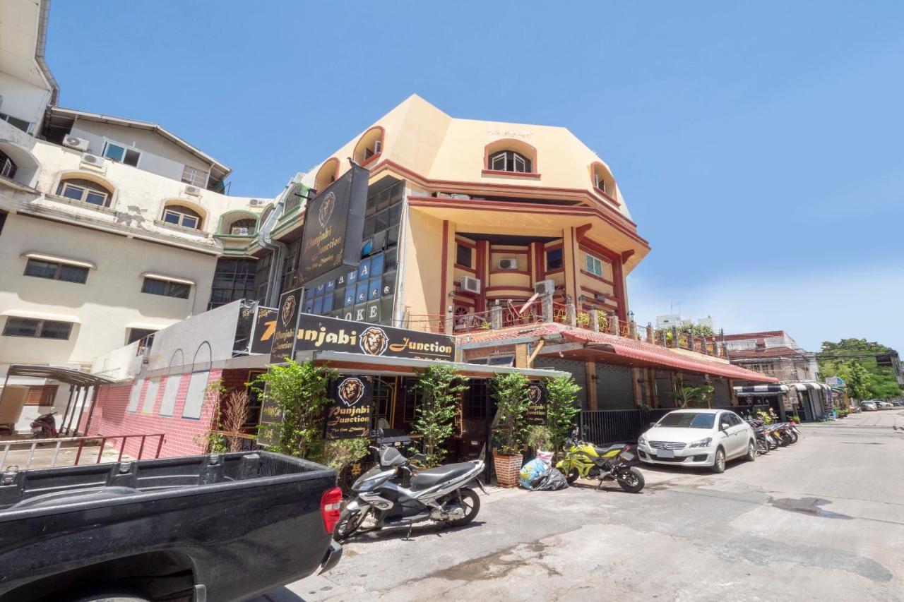 Oyo 75328 Punjabi Junction Hotel Pattaya Exterior photo